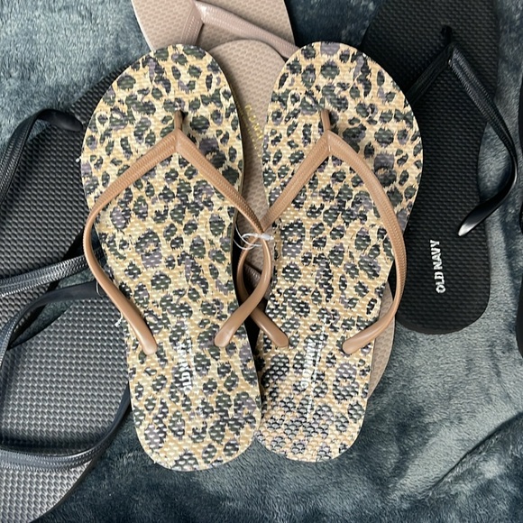 🆕 OLD NAVY Flip-Flop Bundle ~ 7 - Picture 6 of 10